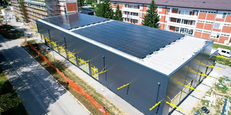 Solarni paneli na novoj školi