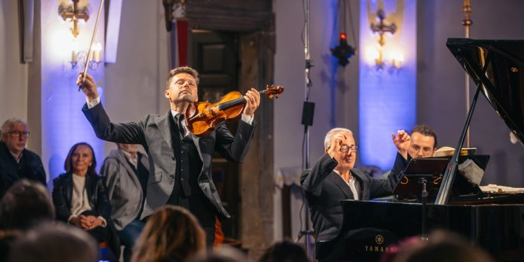 Stajaće ovacije za Rachlina i Golana
