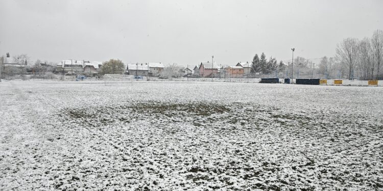 Snijeg poremetio nogometne planove