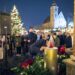 Upaljena druga svijeća na gradskom adventskom vijencu
