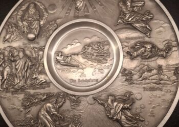 Prodaje se metalni tanjur za zid