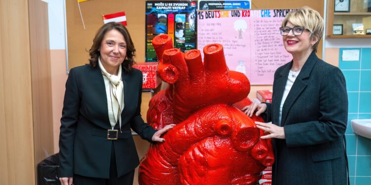 Ministrica zdravstva u OŠ Milana Langa u Bregani