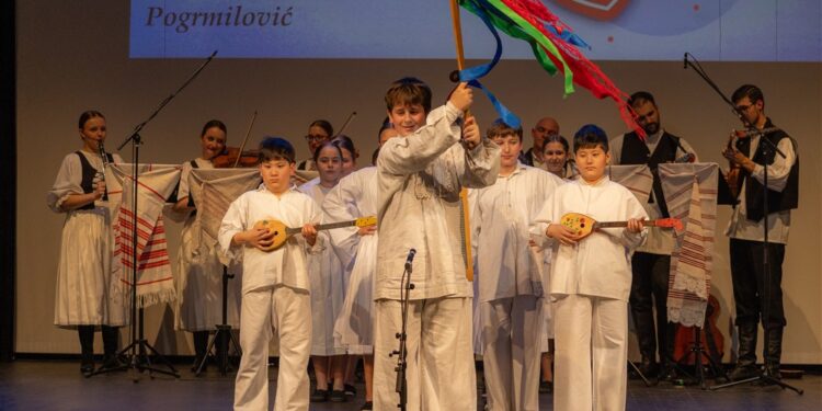 Novi glazbeno-plesni dar samoborskih folkloraša