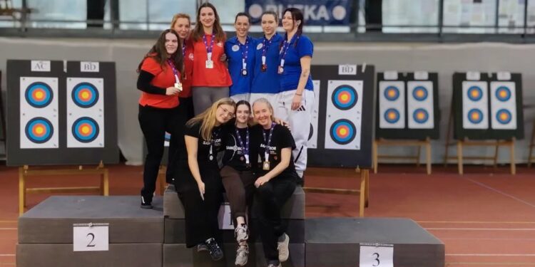 Ekipno državno zlato za samoborske streličarke
