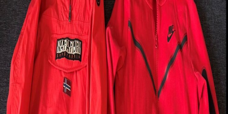 Prodaje se Nike tech fleece i Napapirji rainforest jakna
