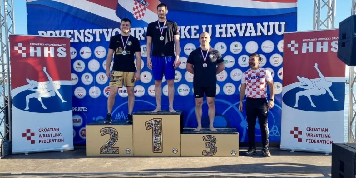 Dva naslova prvaka za Samoborce u hrvanju na pijesku