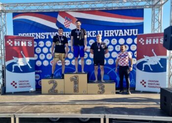 Dva naslova prvaka za Samoborce u hrvanju na pijesku