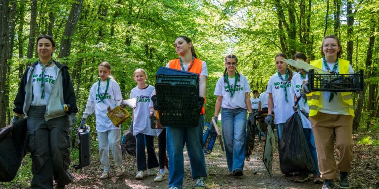 Izviđači Okića u čišćenju dijelova šuma u Rakovom Potoku