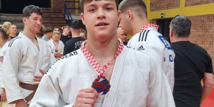 Marko Vujica brončani, Ivano Šojat na korak do postolja