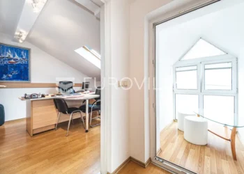 Prodaje se trosoban stan od 95 m²