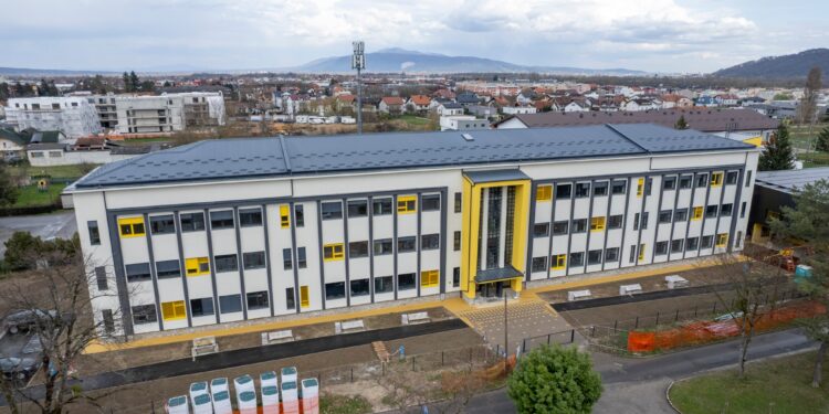 Nova škola nakon pola vijeka