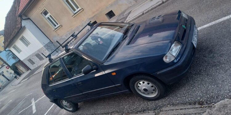 Prodaje se automobil
