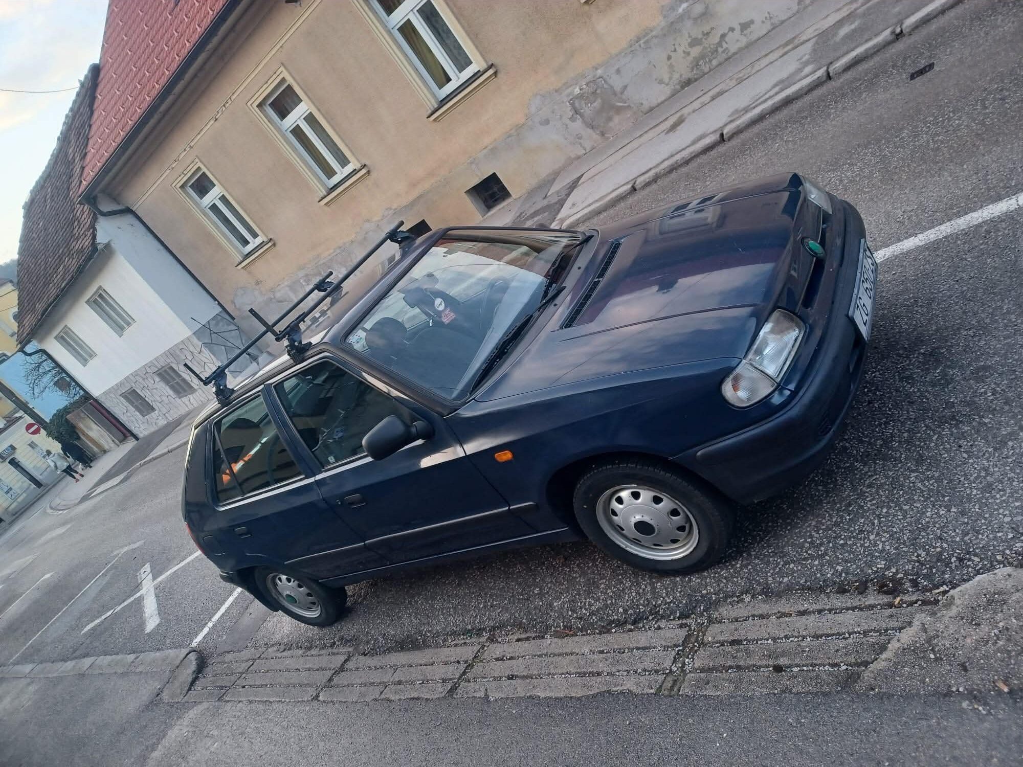 Prodaje se automobil