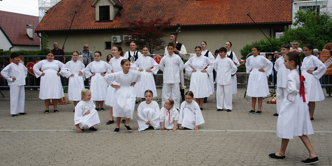 20 godina neumornog skladnog tancanja