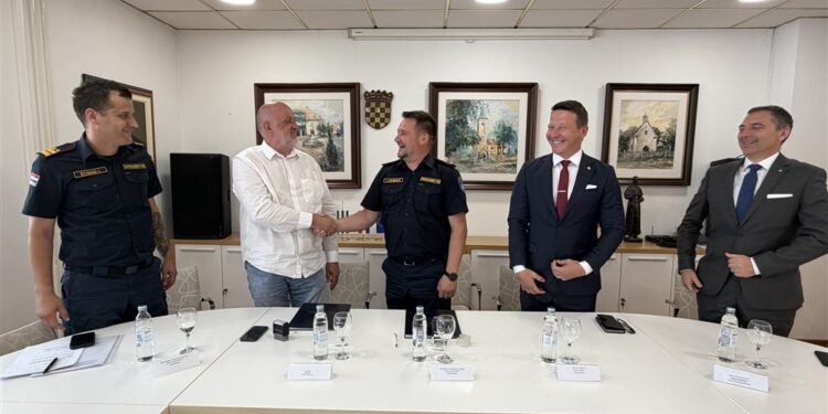 Nova autocisterna za svetonedeljske vatrogasce