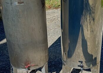 Prodaju se inox bačve i muljača