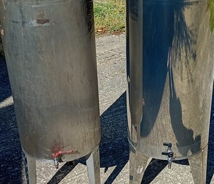 Prodaju se inox bačve i muljača