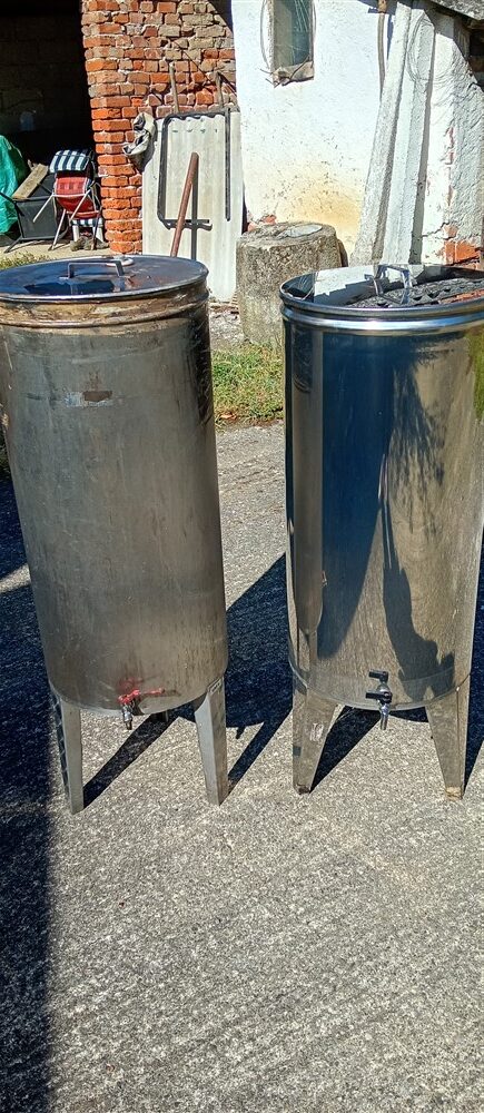Prodaju se inox bačve i muljača