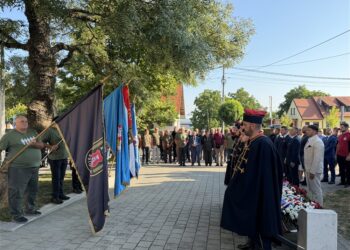 Oluju slaviti i domovinu poštivati