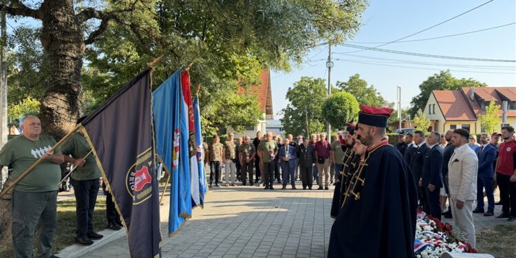 Oluju slaviti i domovinu poštivati